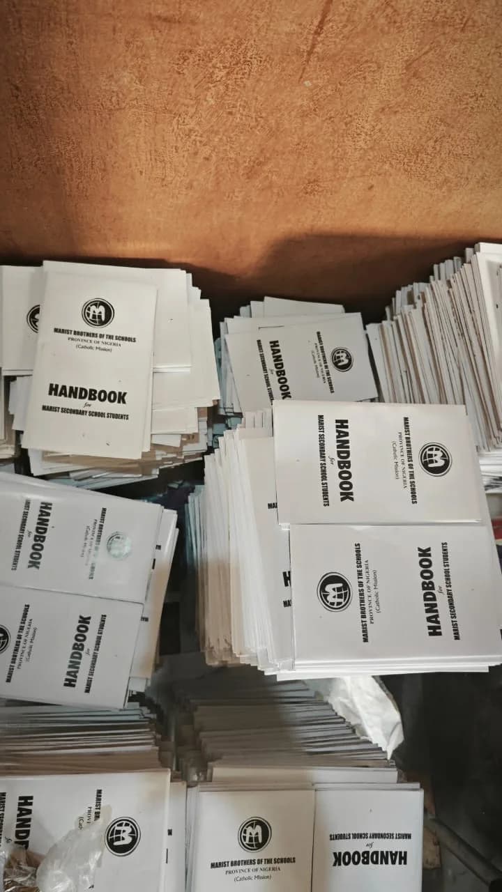 Custom product packaging and presentation cartons